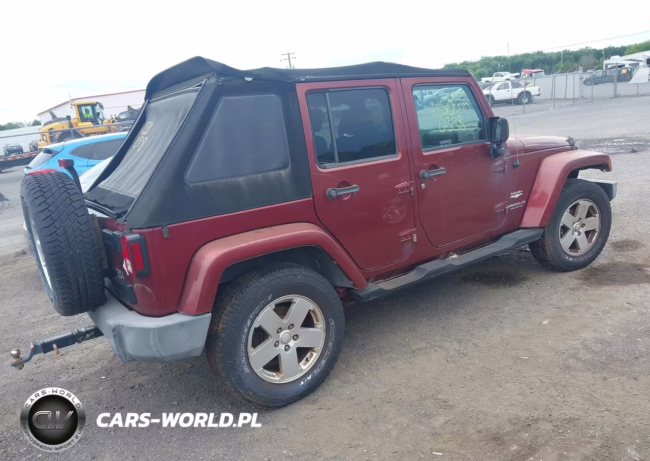 2007 Jeep Wrangler Unlimited Sahara VIN:1J4GA59117L157902 - 4
