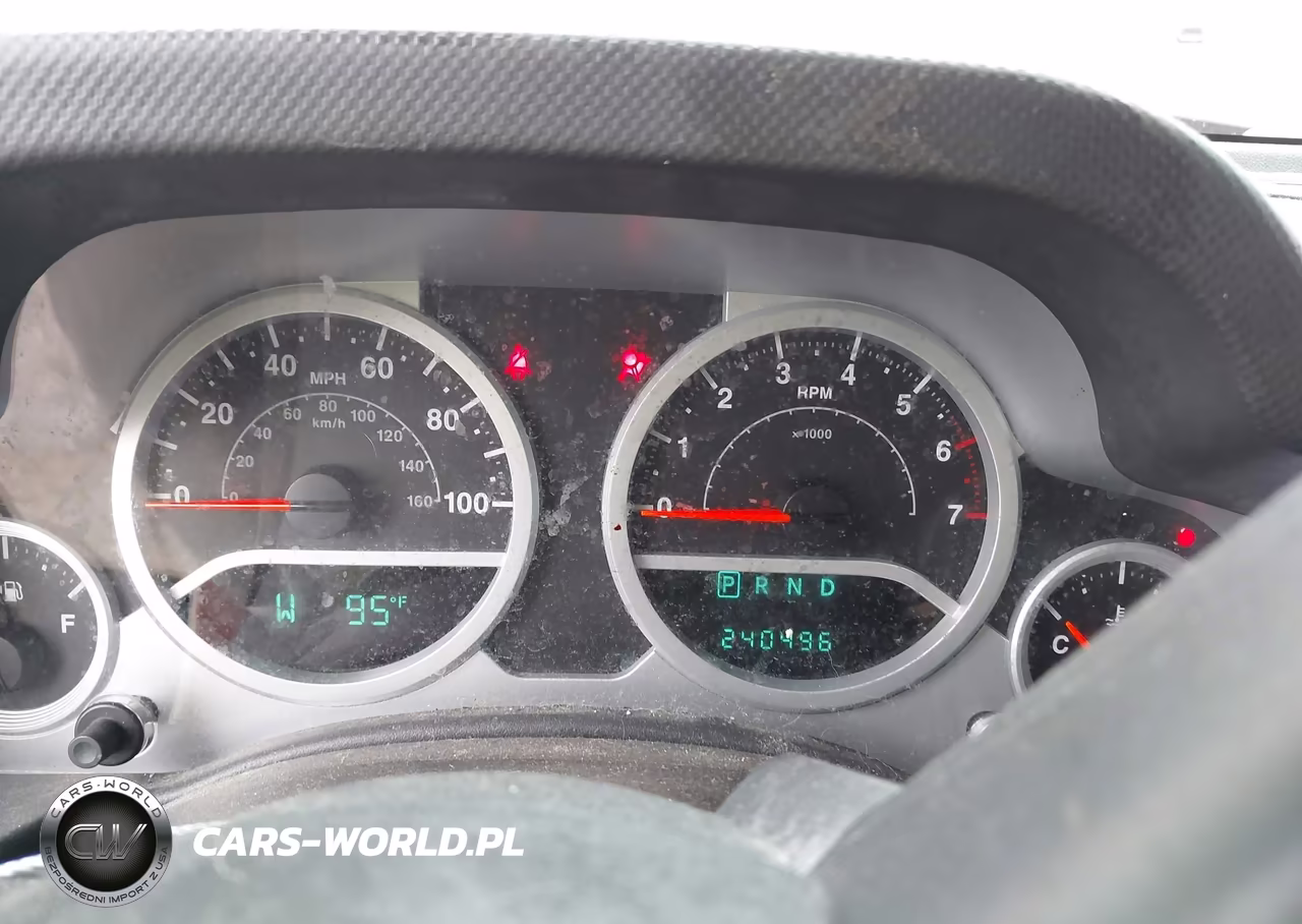 2007 Jeep Wrangler Unlimited Sahara VIN:1J4GA59117L157902 - 7