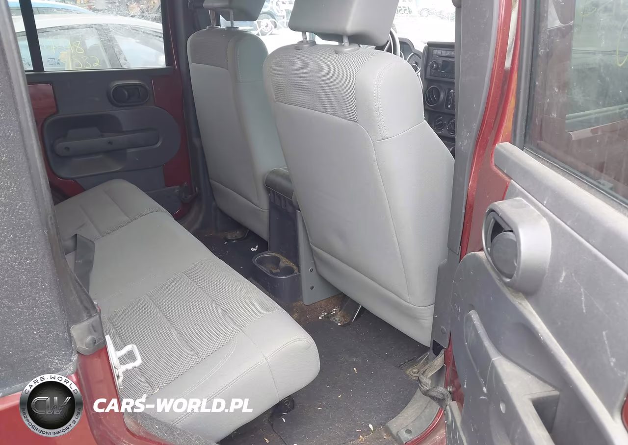 2007 Jeep Wrangler Unlimited Sahara VIN:1J4GA59117L157902 - 8