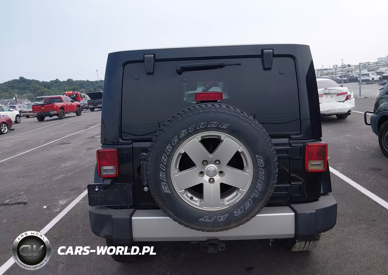 2011 Jeep Wrangler Unlimited Sahara VIN:1J4HA5H19BL562436 - 16