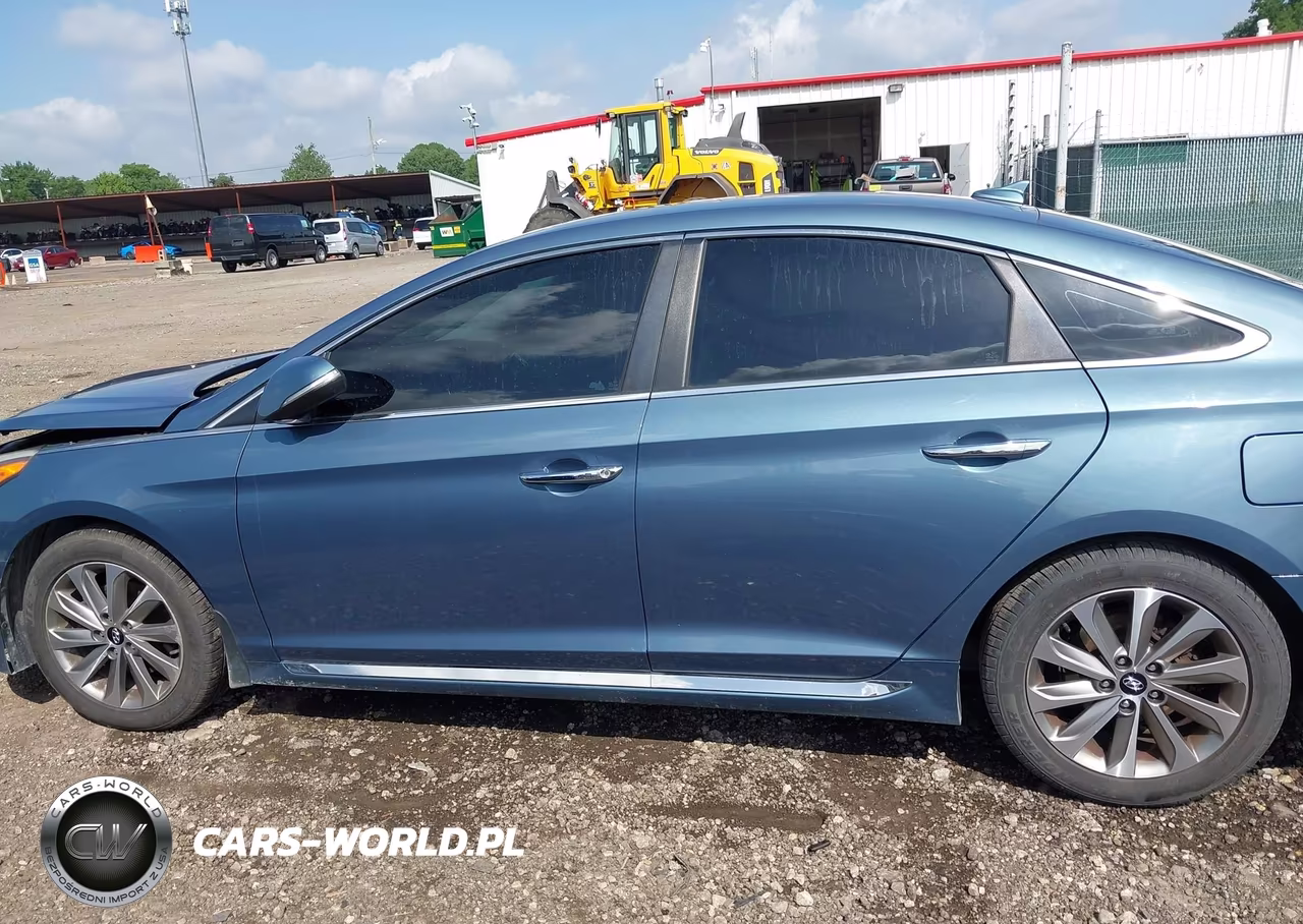 2015 Hyundai Sonata Sport VIN:5NPE34AF9FH134783 - 15
