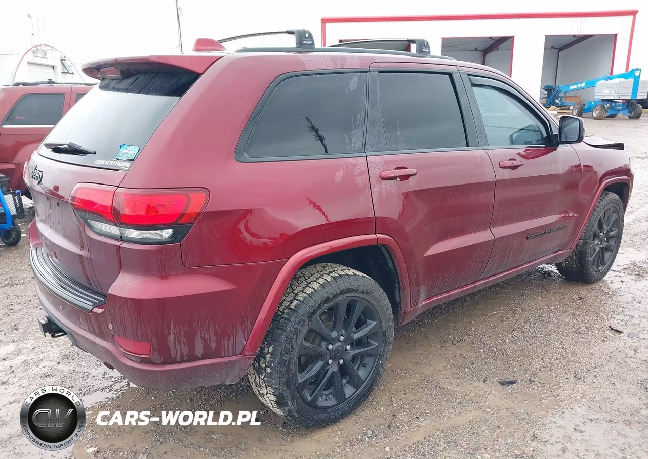 2018 Jeep Grand Cherokee Altitude 4X4 VIN:1C4RJFAGXJC501741 - 4