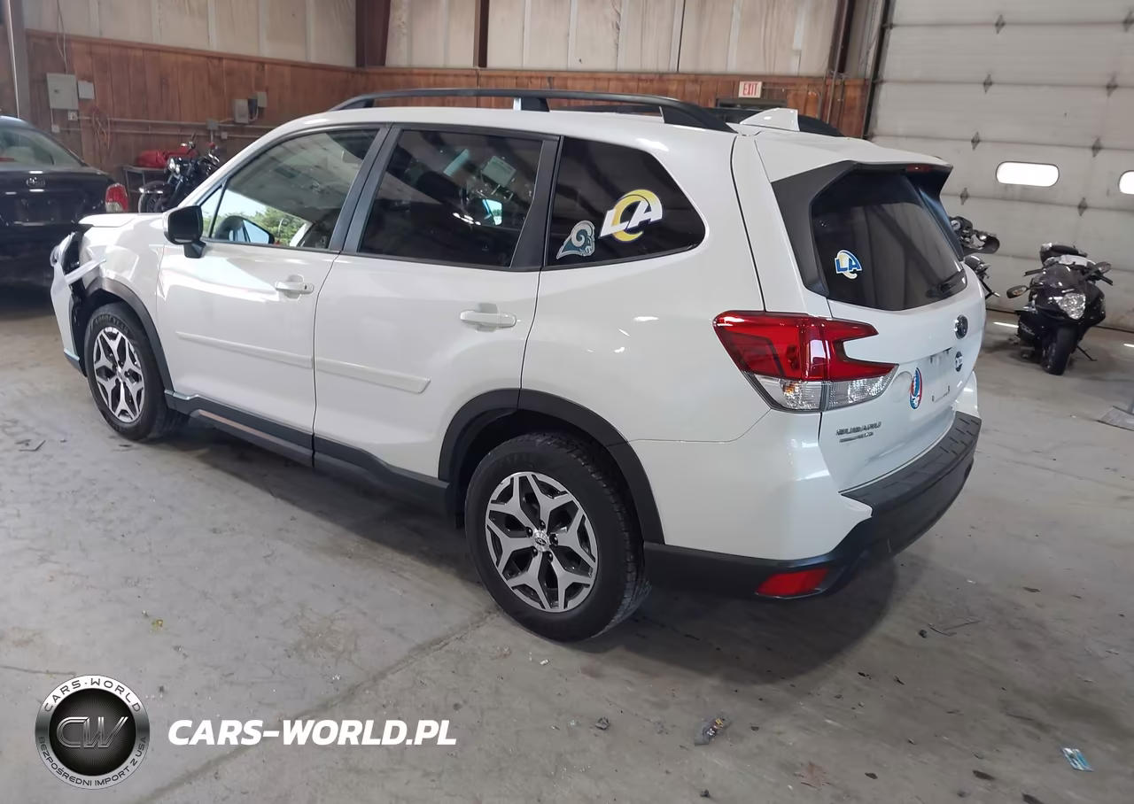 2020 Subaru Forester Premium VIN:JF2SKAGC4LH591482 - 3