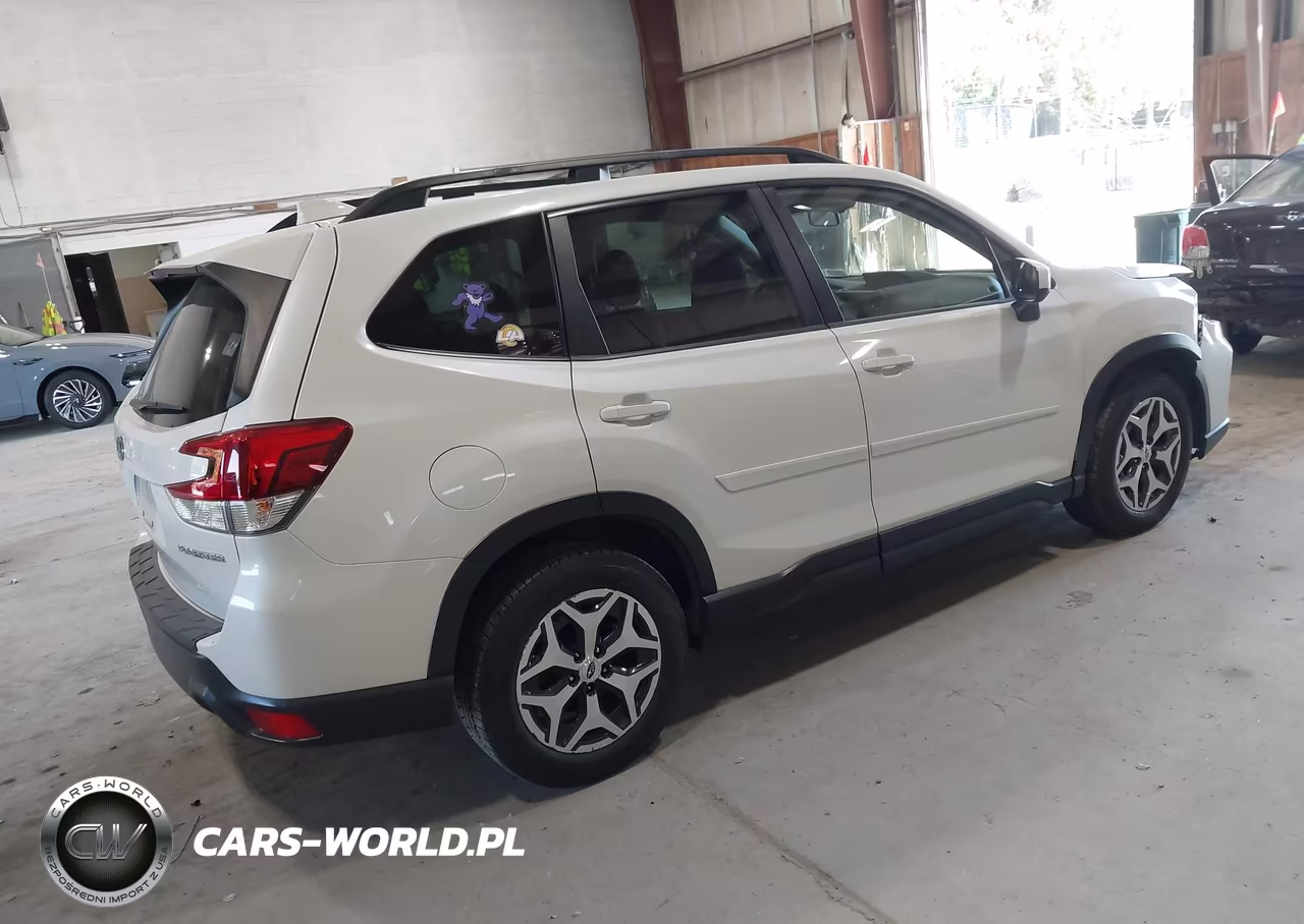 2020 Subaru Forester Premium VIN:JF2SKAGC4LH591482 - 4