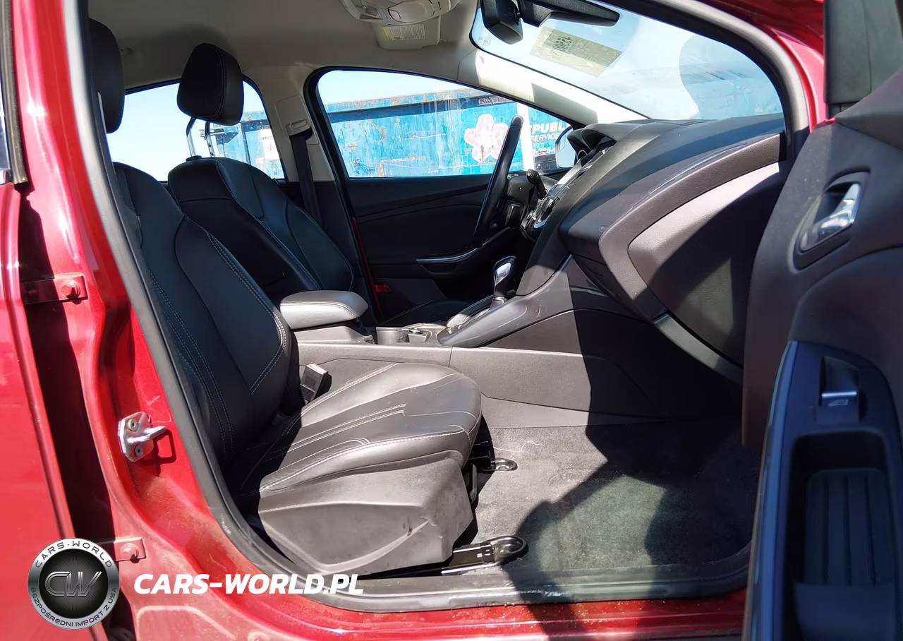 2012 Ford Focus Titanium VIN:1FAHP3N23CL309240 - 5