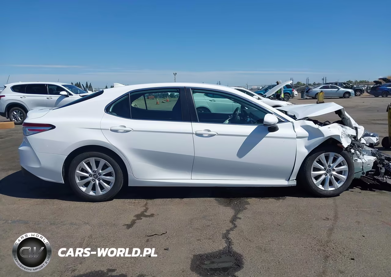 2019 Toyota Camry Le VIN:4T1B11HK9KU240639 - 14
