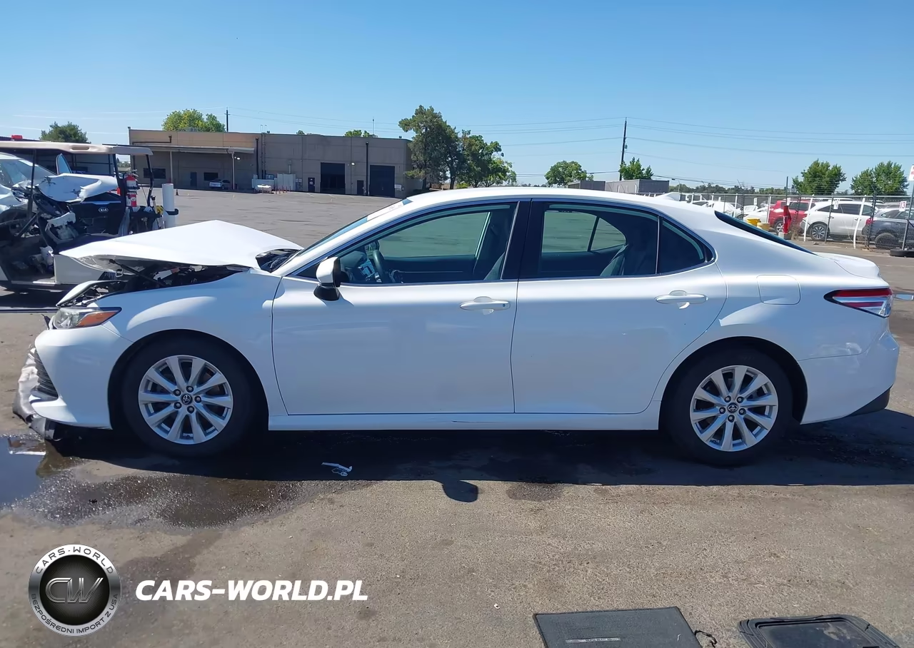 2019 Toyota Camry Le VIN:4T1B11HK9KU240639 - 15