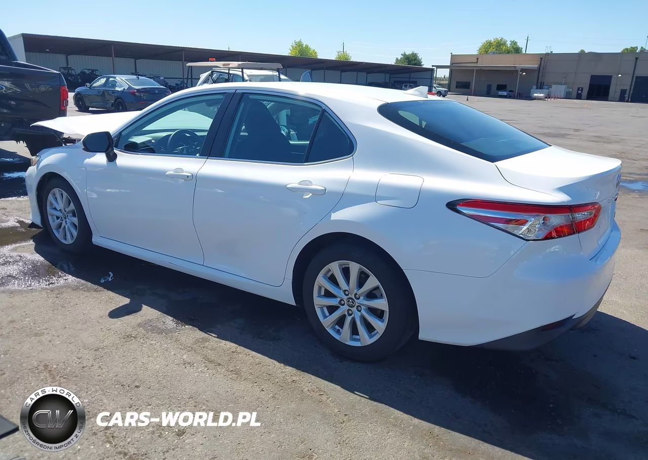 2019 Toyota Camry Le VIN:4T1B11HK9KU240639 - 3