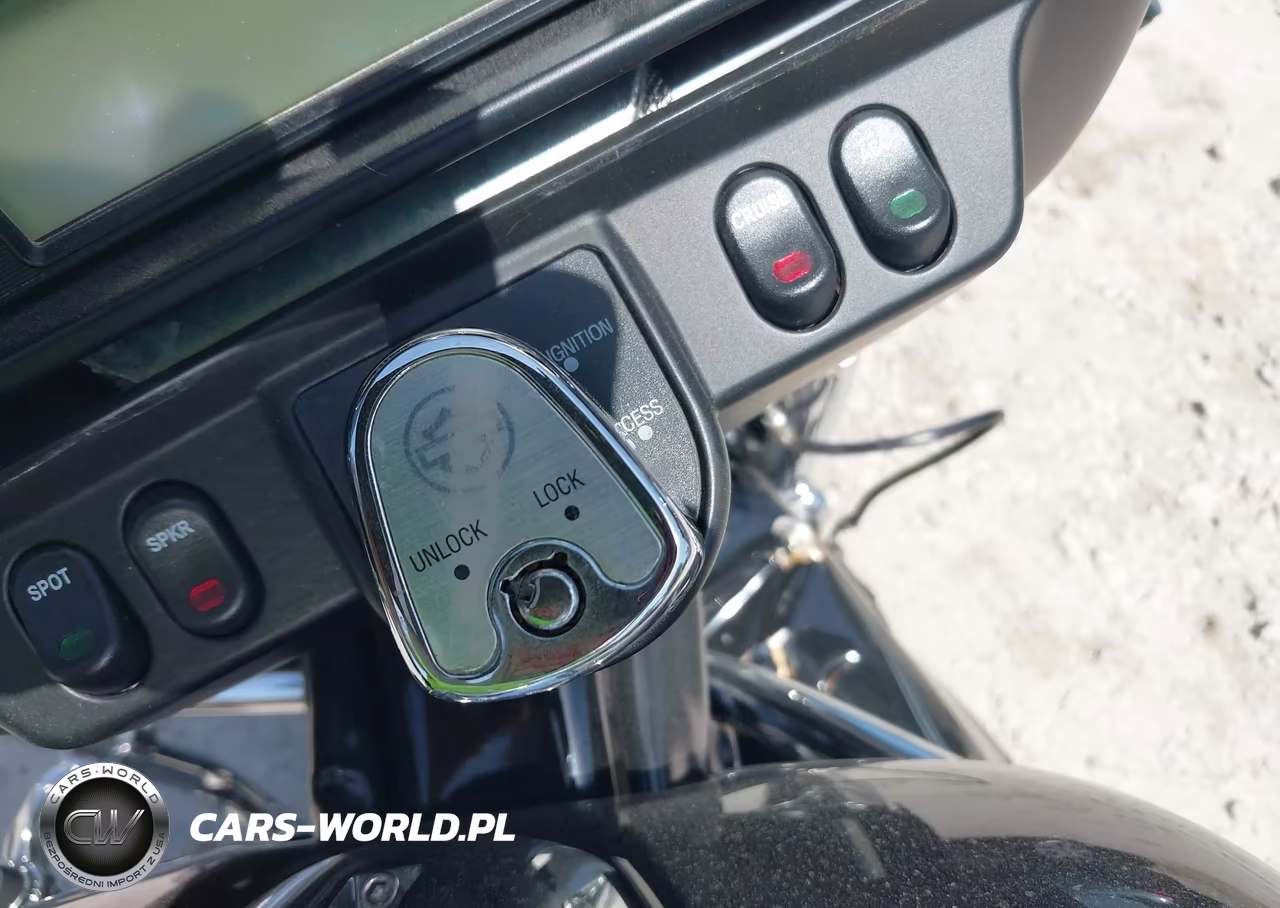 2010 Harley-Davidson Flhtcu VIN:1HD1FC418AB667264 - 11