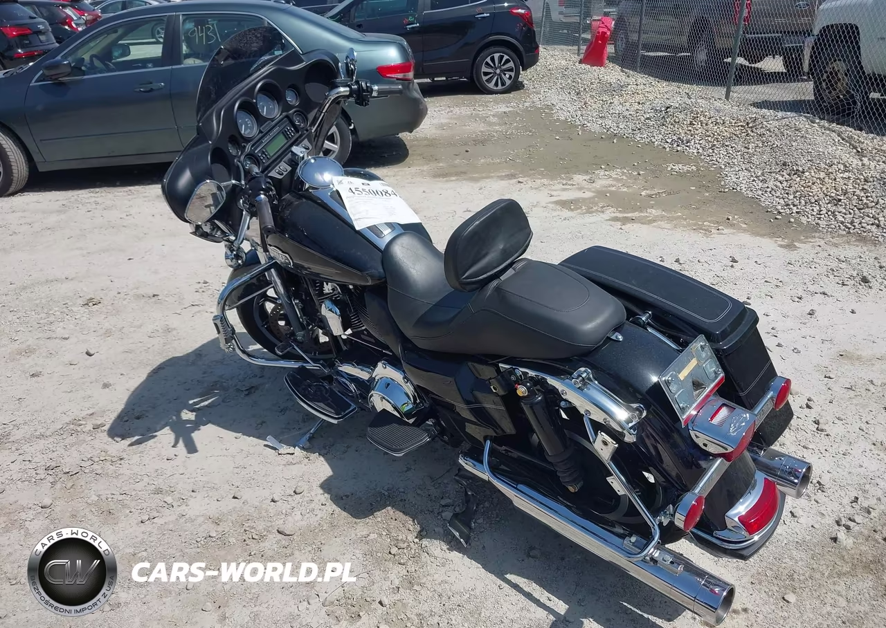 2010 Harley-Davidson Flhtcu VIN:1HD1FC418AB667264 - 3