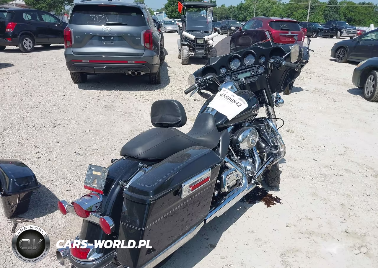 2010 Harley-Davidson Flhtcu VIN:1HD1FC418AB667264 - 4