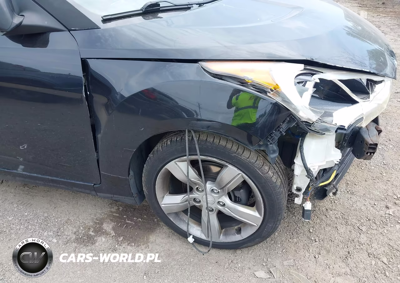 2013 Hyundai Veloster Base W-Black VIN:KMHTC6AD4DU175810 - 6