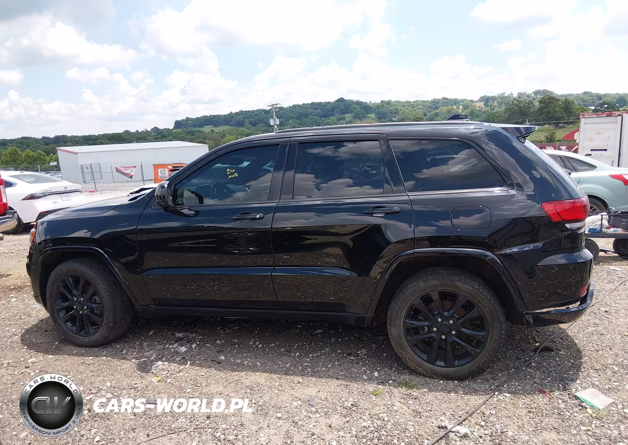 2018 Jeep Grand Cherokee Altitude 4X4 VIN:1C4RJFAG3JC360205 - 14