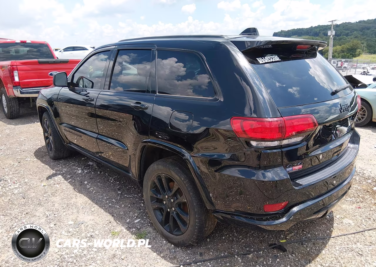 2018 Jeep Grand Cherokee Altitude 4X4 VIN:1C4RJFAG3JC360205 - 3