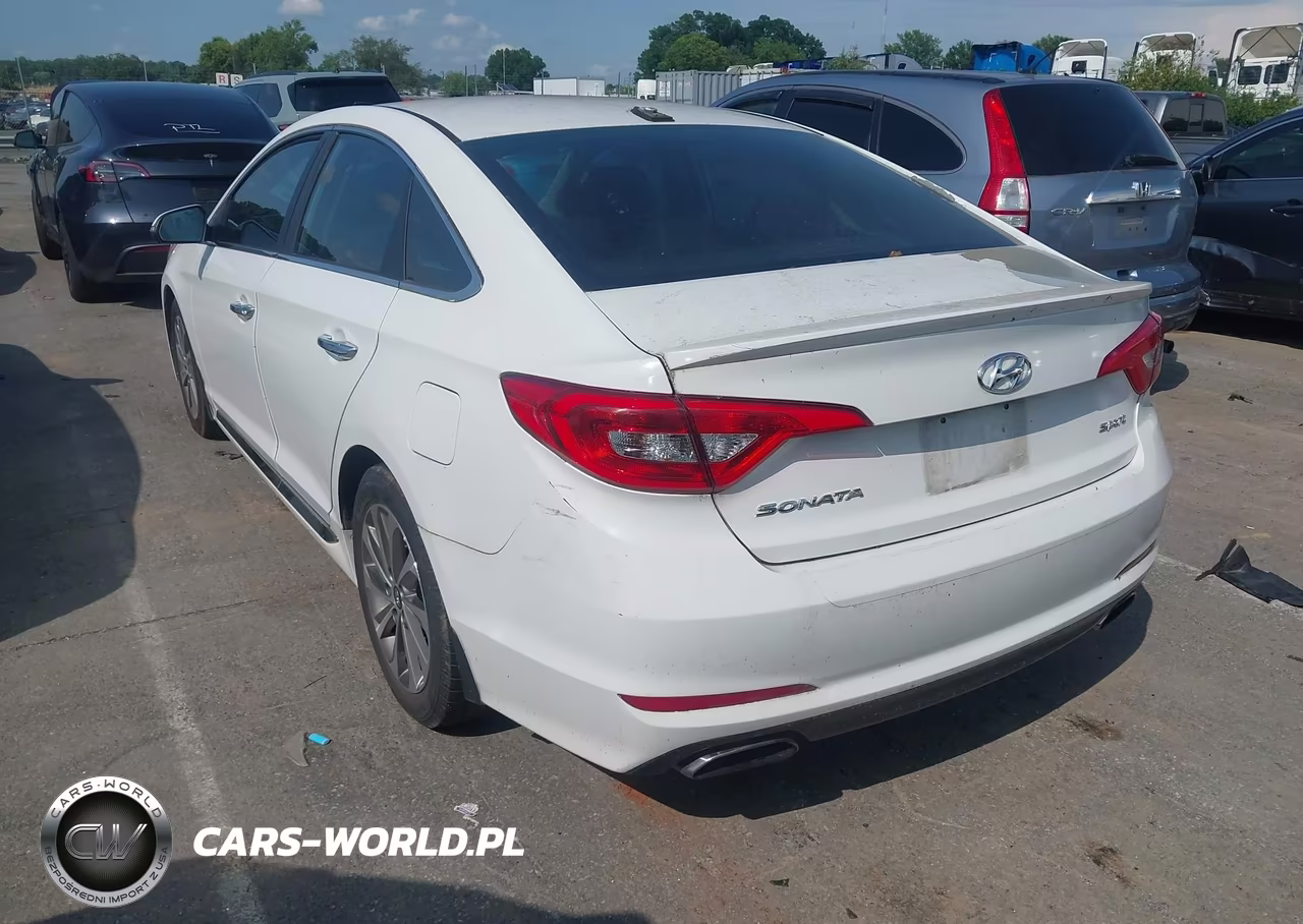 2015 Hyundai Sonata Sport VIN:5NPE34AF3FH110091 - 3