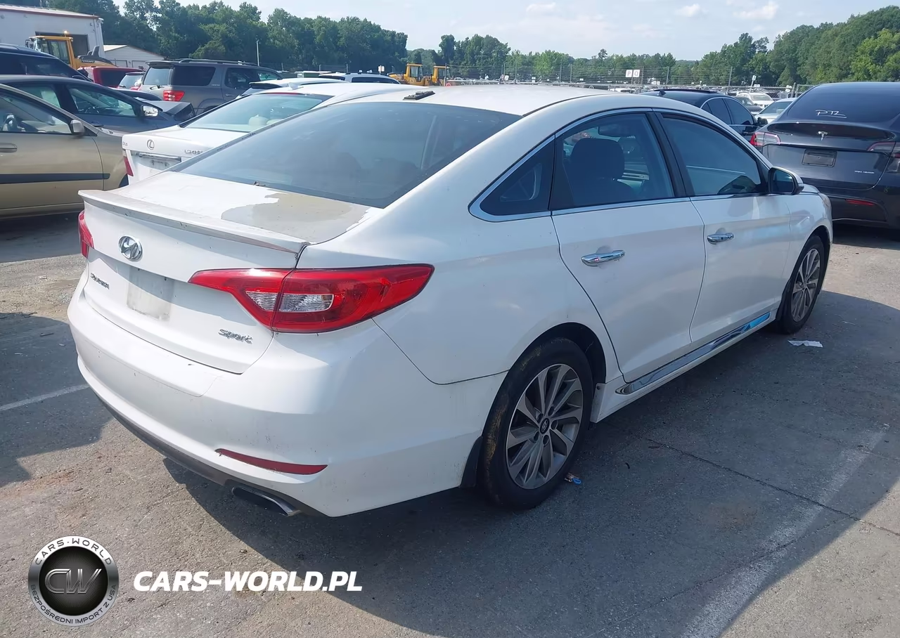 2015 Hyundai Sonata Sport VIN:5NPE34AF3FH110091 - 4