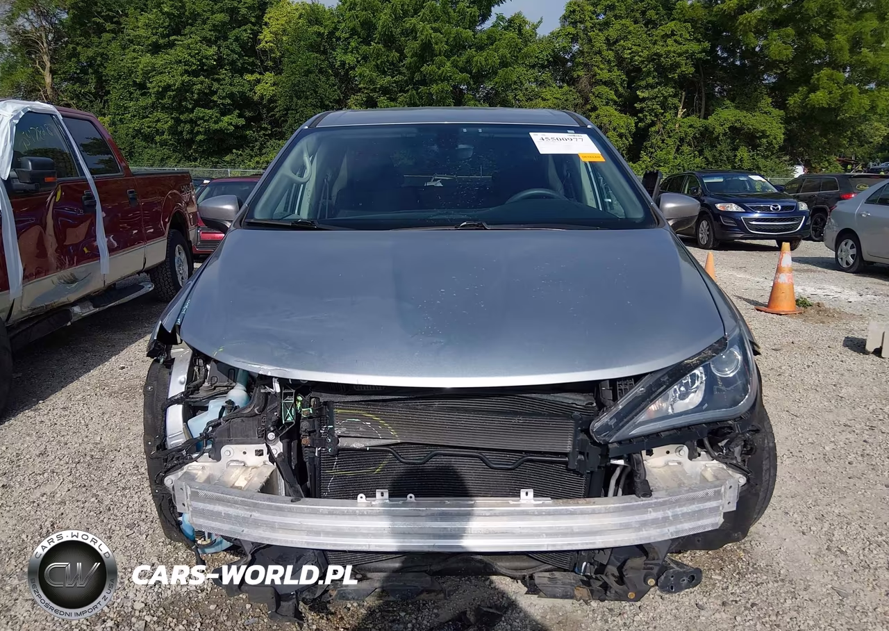 2017 Chrysler Pacifica Touring Plus VIN:2C4RC1BG5HR836919 - 13