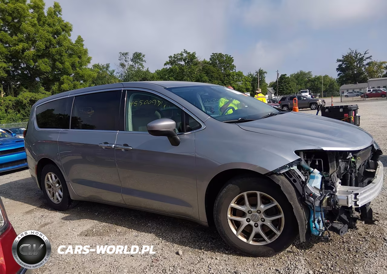 2017 Chrysler Pacifica Touring Plus VIN:2C4RC1BG5HR836919 - 14