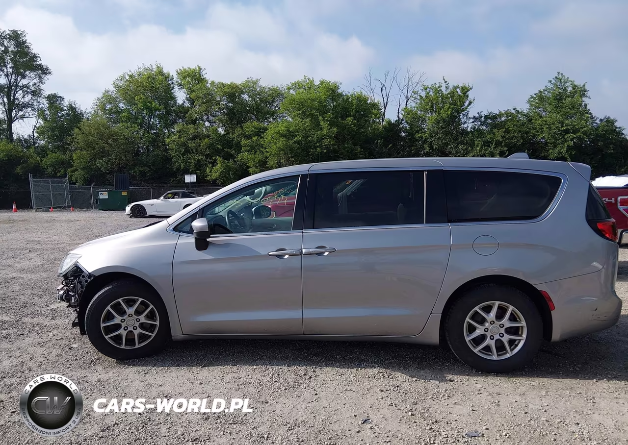 2017 Chrysler Pacifica Touring Plus VIN:2C4RC1BG5HR836919 - 15