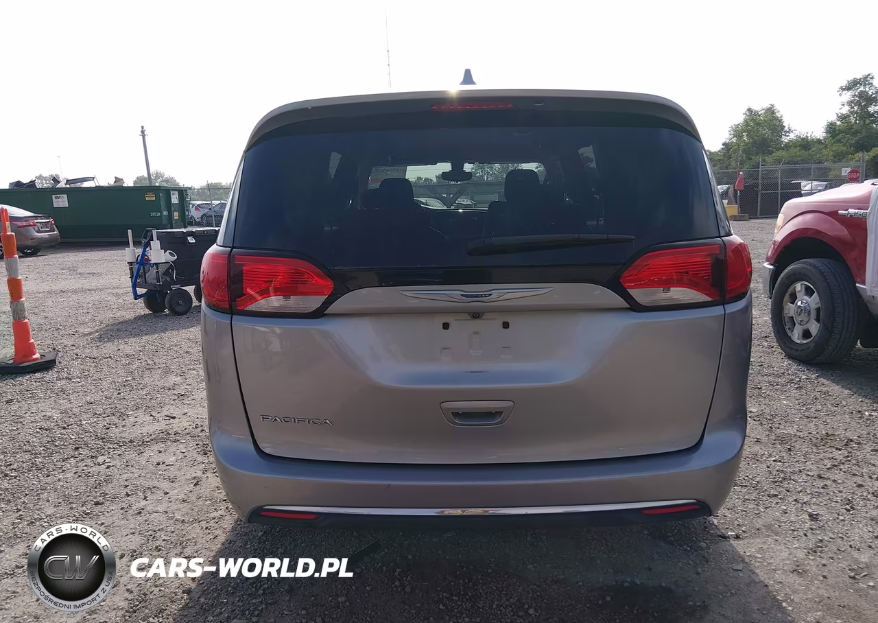 2017 Chrysler Pacifica Touring Plus VIN:2C4RC1BG5HR836919 - 17