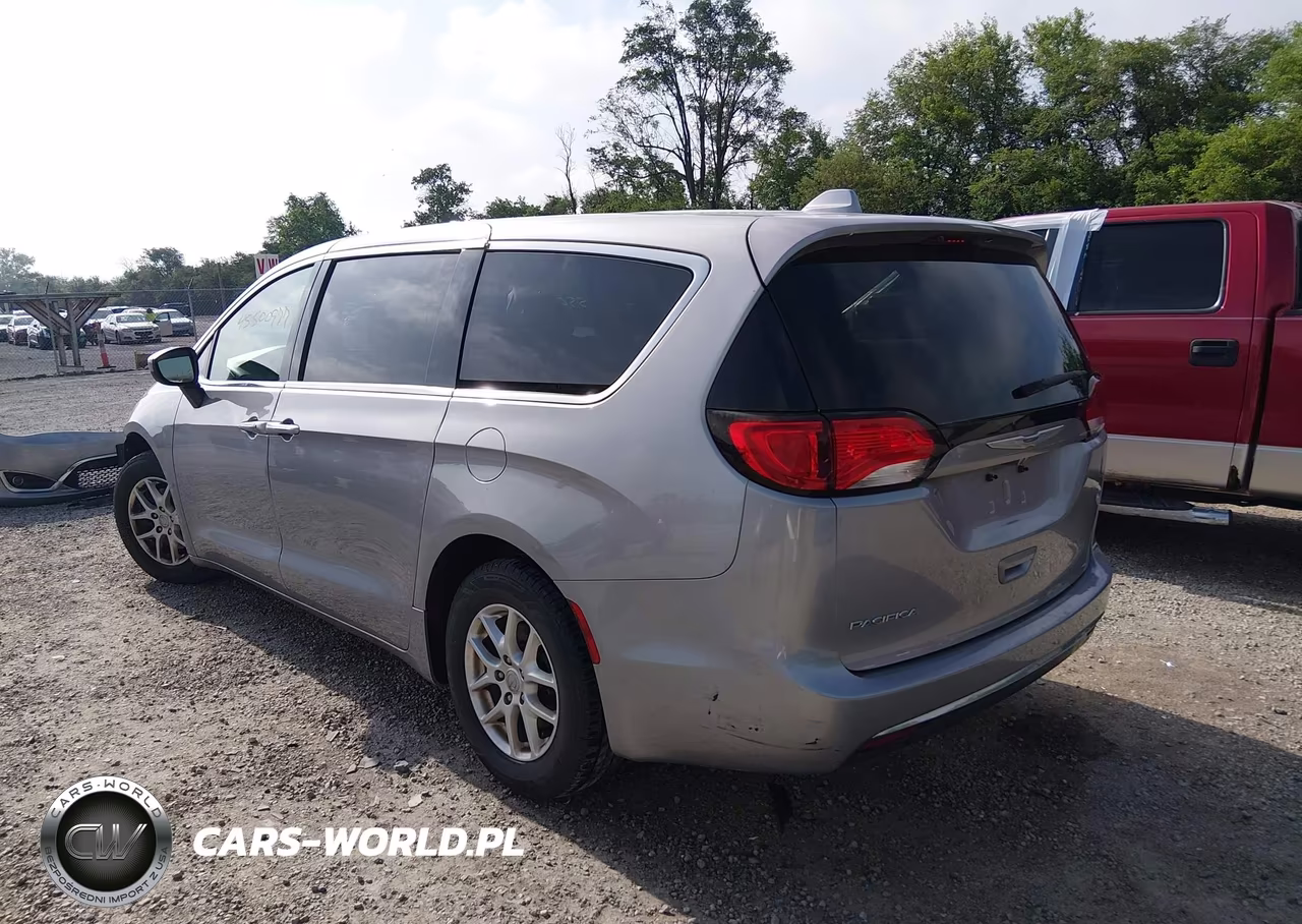 2017 Chrysler Pacifica Touring Plus VIN:2C4RC1BG5HR836919 - 3