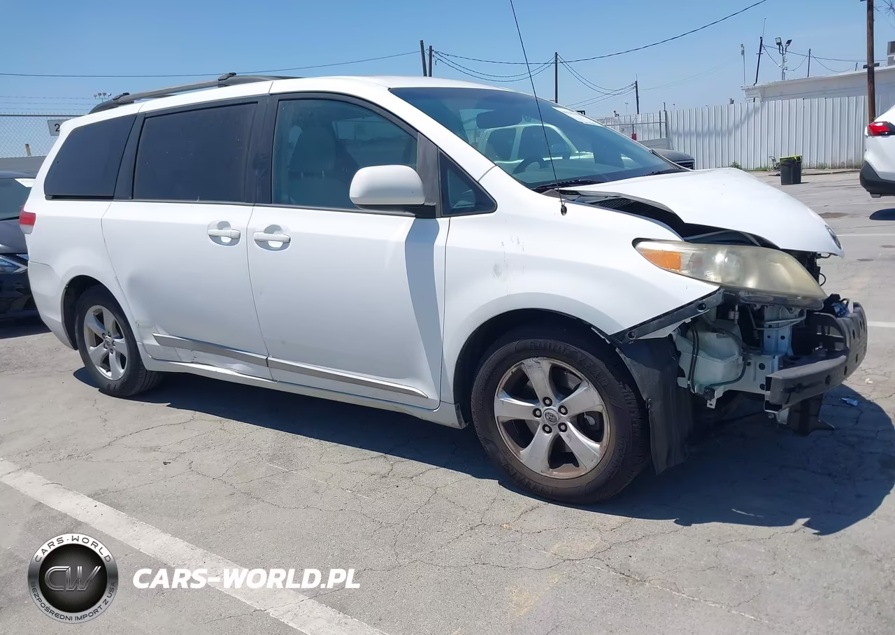 2011 Toyota Sienna Le V6 – zdjęcie 1 z 18