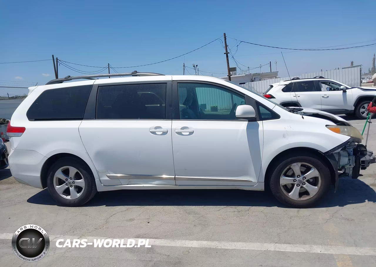 2011 Toyota Sienna Le V6 VIN:5TDKK3DC0BS147332 - 14