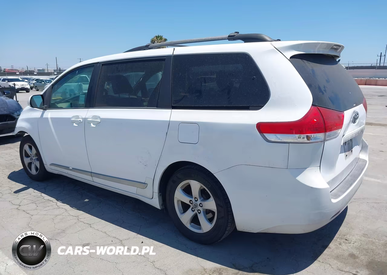 2011 Toyota Sienna Le V6 VIN:5TDKK3DC0BS147332 - 3