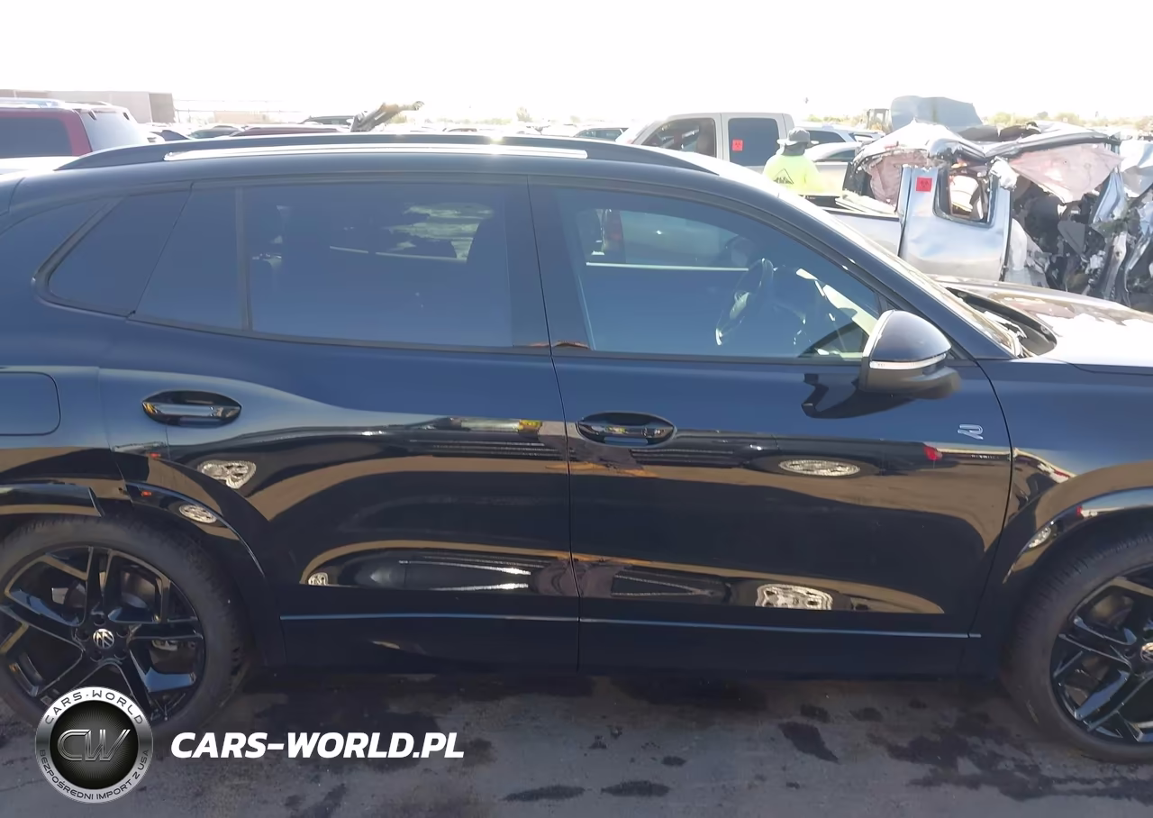 2025 Volkswagen Tiguan 2.0T Se R-Line Black VIN:3VVHR7RM9SM069116 - 14