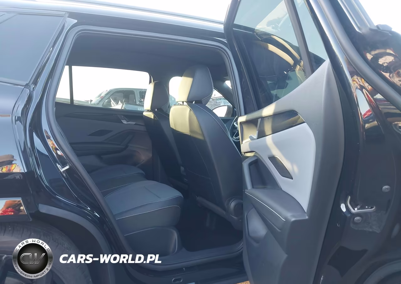 2025 Volkswagen Tiguan 2.0T Se R-Line Black VIN:3VVHR7RM9SM069116 - 8