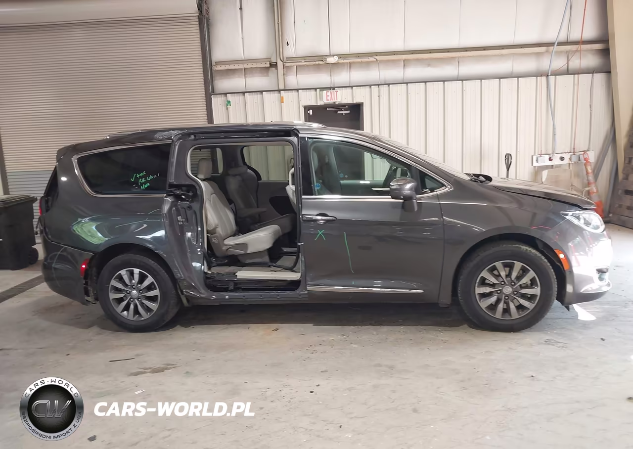 2020 Chrysler Pacifica Touring L Plus VIN:2C4RC1EG8LR166545 - 14