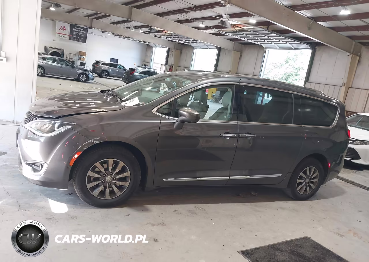 2020 Chrysler Pacifica Touring L Plus VIN:2C4RC1EG8LR166545 - 15