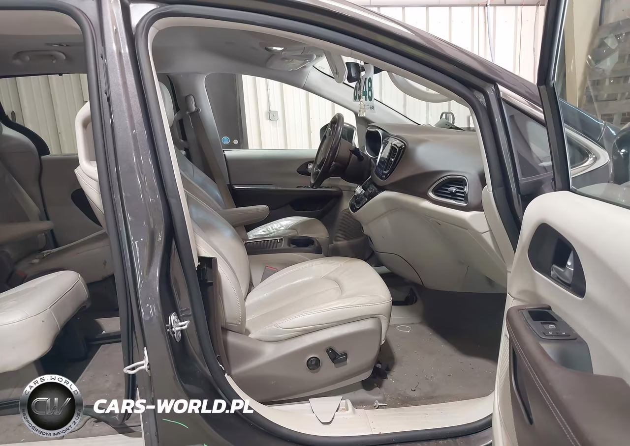 2020 Chrysler Pacifica Touring L Plus VIN:2C4RC1EG8LR166545 - 5