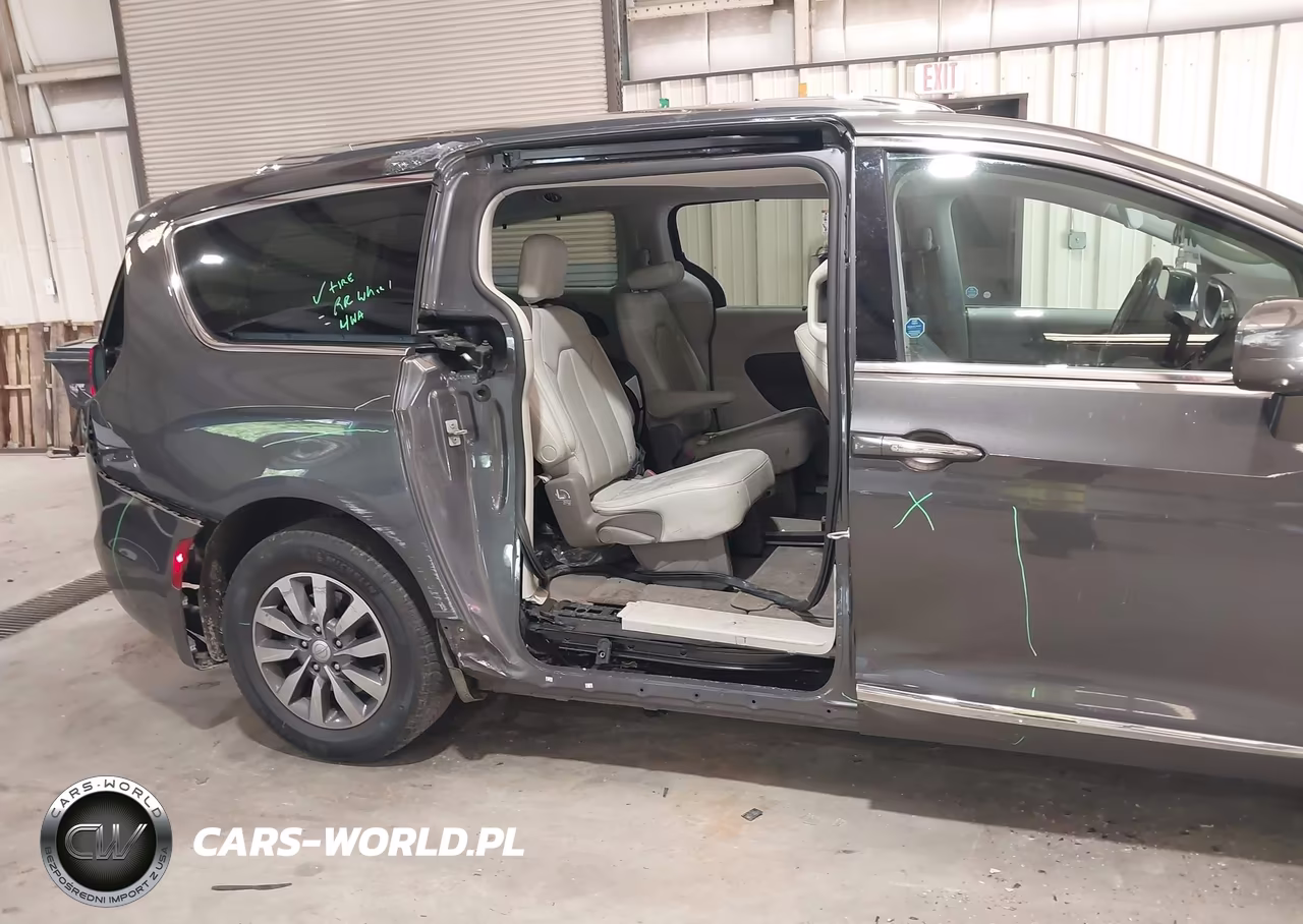2020 Chrysler Pacifica Touring L Plus VIN:2C4RC1EG8LR166545 - 6