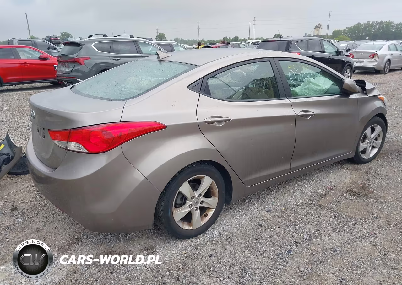 2012 Hyundai Elantra Gls VIN:5NPDH4AE4CH081202 - 4