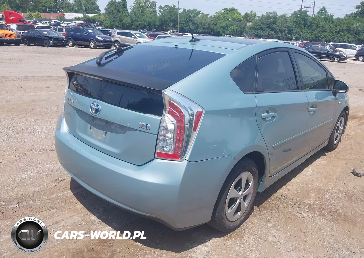 2013 Toyota Prius Four VIN:JTDKN3DU2D1622642 - 4