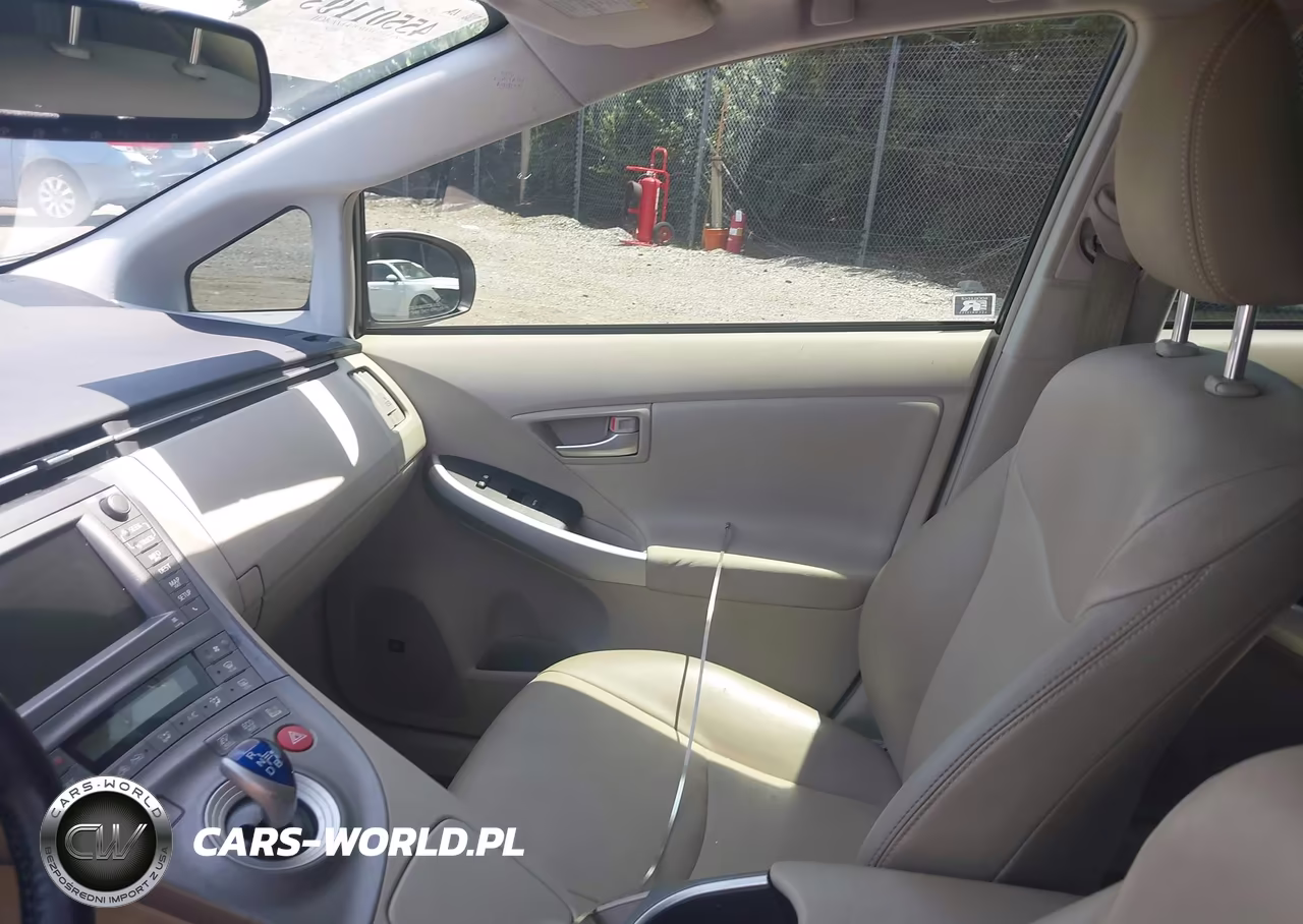 2013 Toyota Prius Four VIN:JTDKN3DU2D1622642 - 5