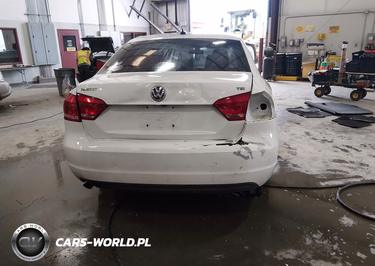 2015 Volkswagen Passat 1.8T Limited Edition VIN:1VWAT7A32FC105785 - 6