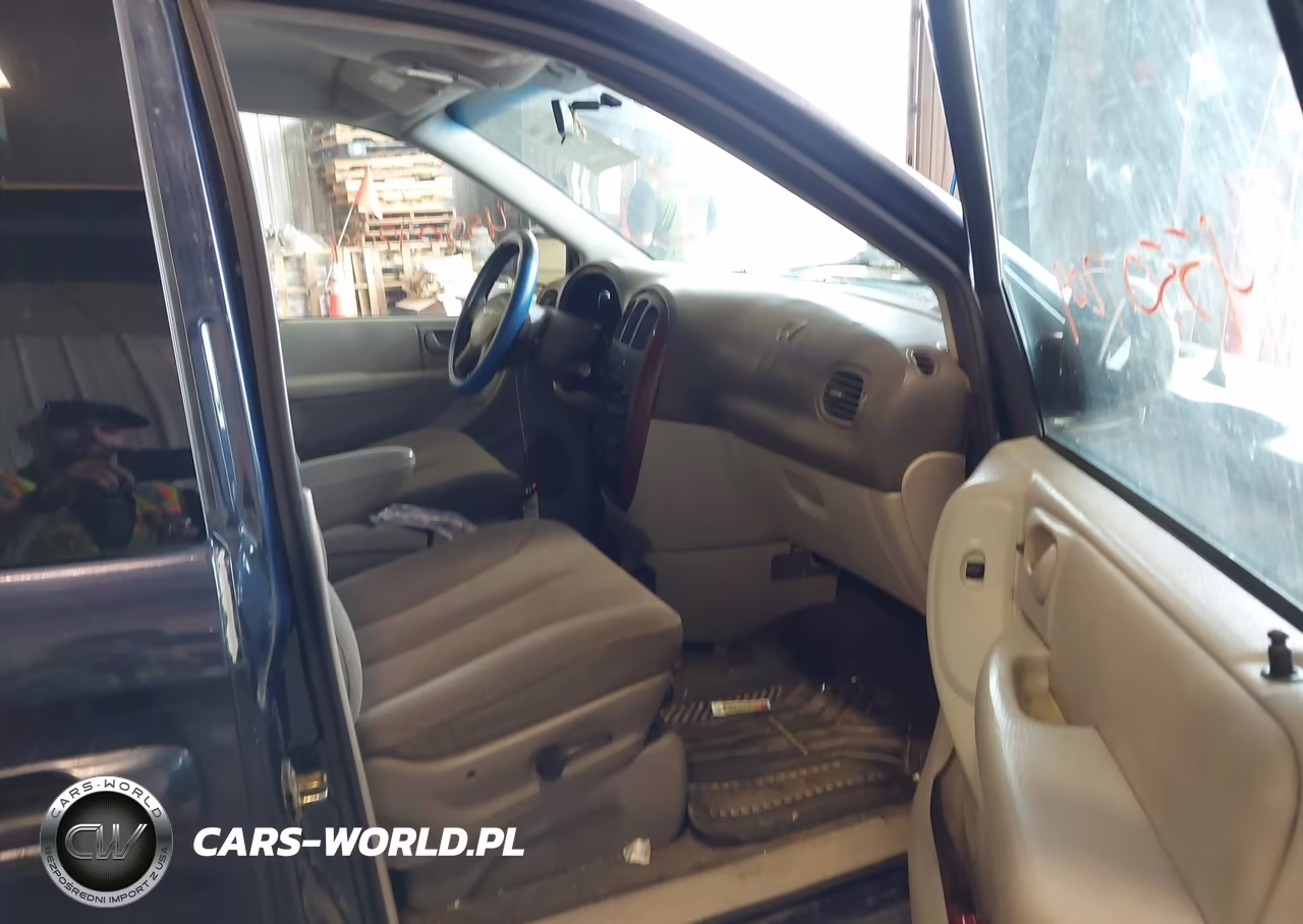 2006 Chrysler Town & Country VIN:1A4GP45R06B642864 - 5