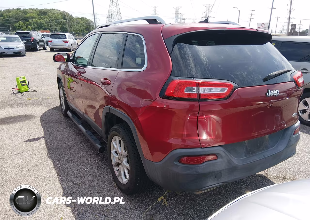 2015 Jeep Cherokee Latitude VIN:1C4PJLCS2FW661089 - 3