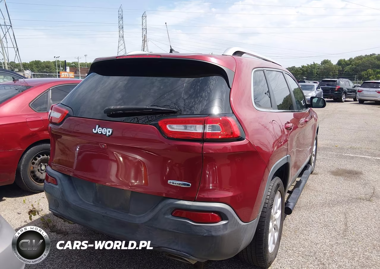 2015 Jeep Cherokee Latitude VIN:1C4PJLCS2FW661089 - 4