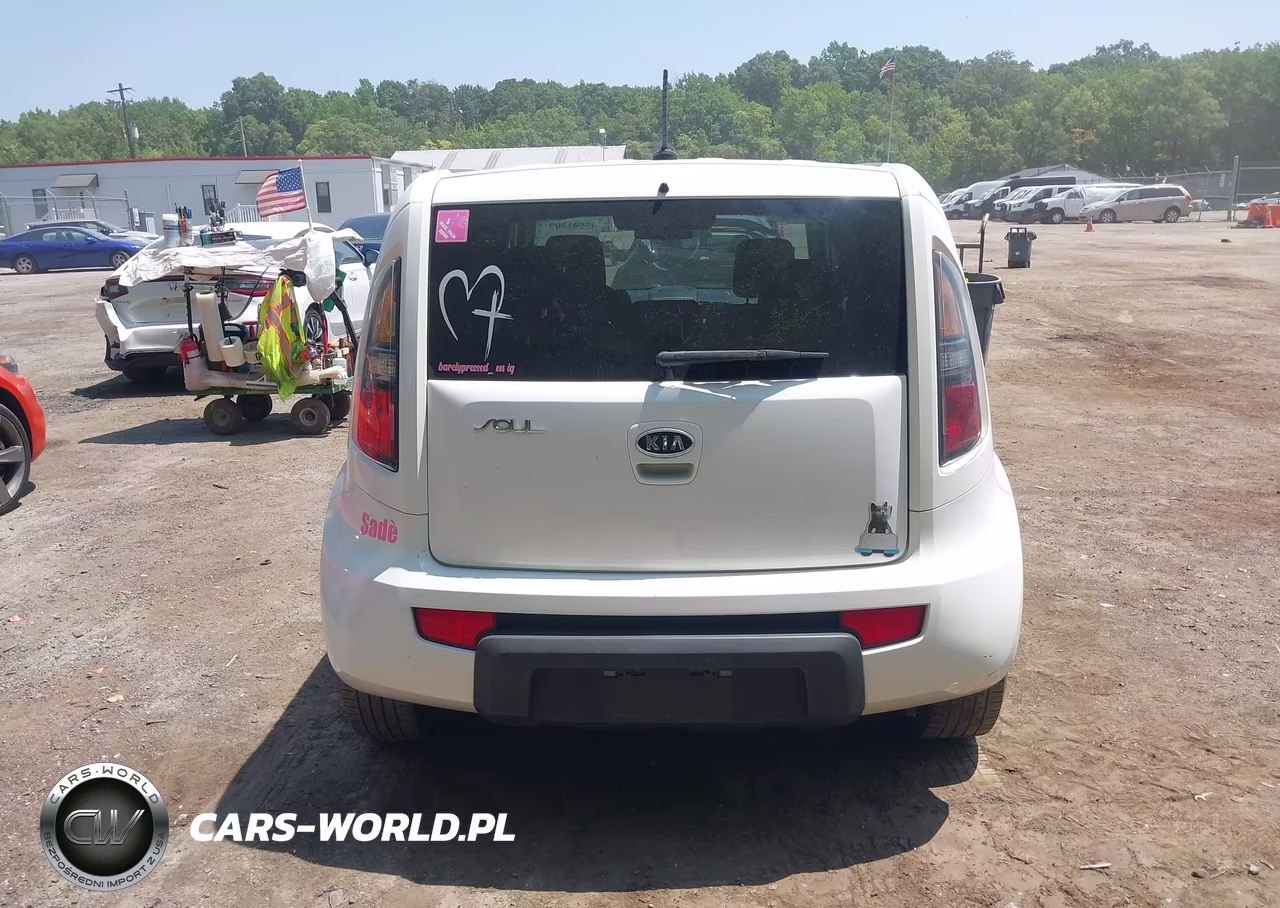 2011 Kia Soul + VIN:KNDJT2A2XB7710637 - 16