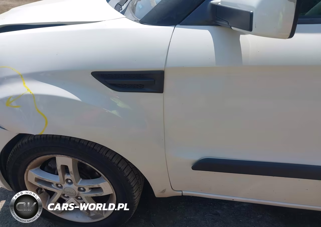 2011 Kia Soul + VIN:KNDJT2A2XB7710637 - 18