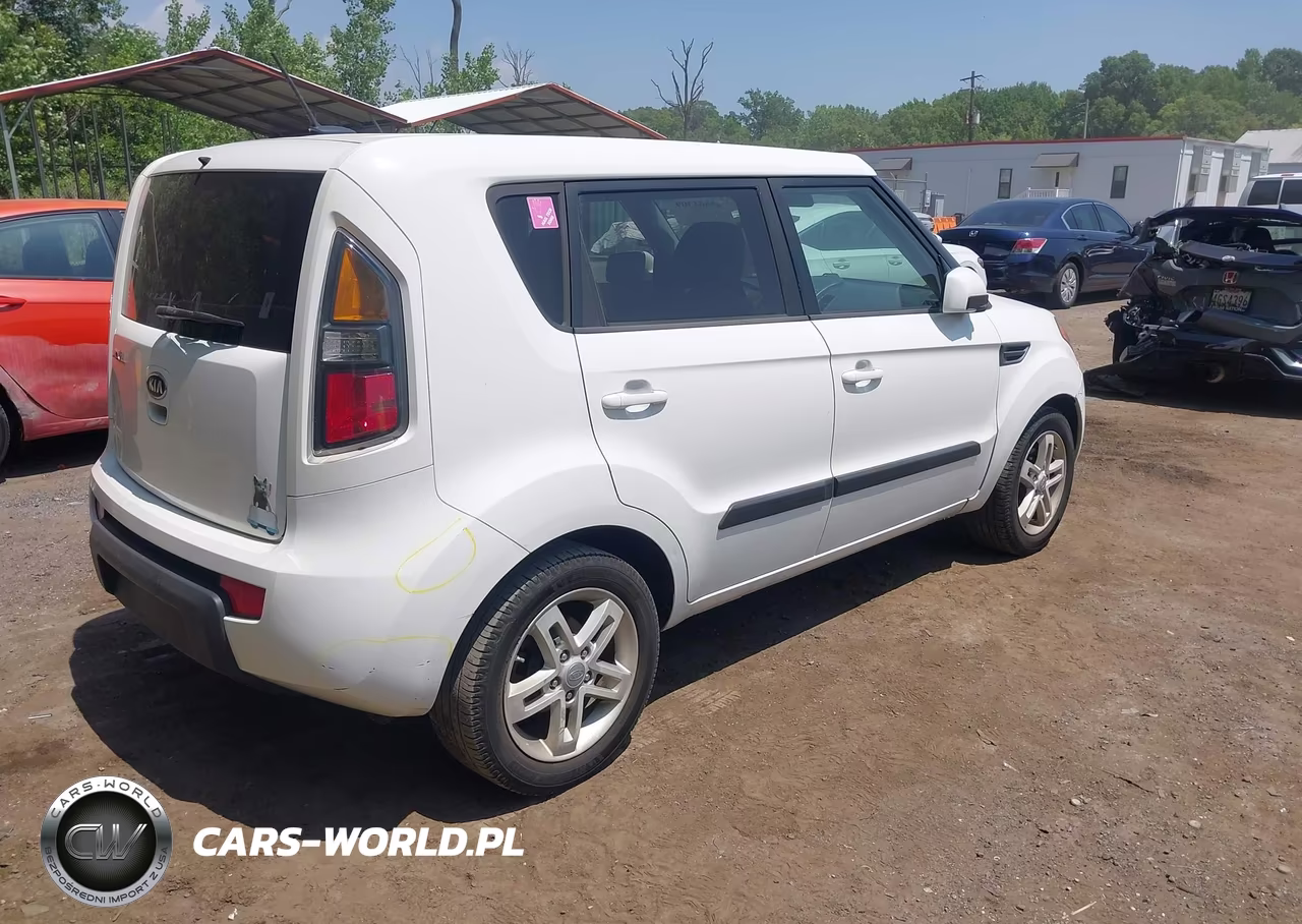 2011 Kia Soul + VIN:KNDJT2A2XB7710637 - 4