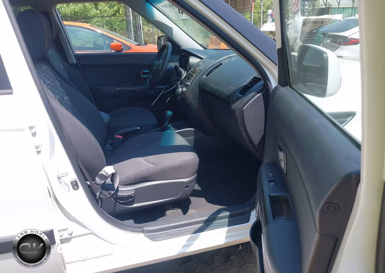 2011 Kia Soul + VIN:KNDJT2A2XB7710637 - 5