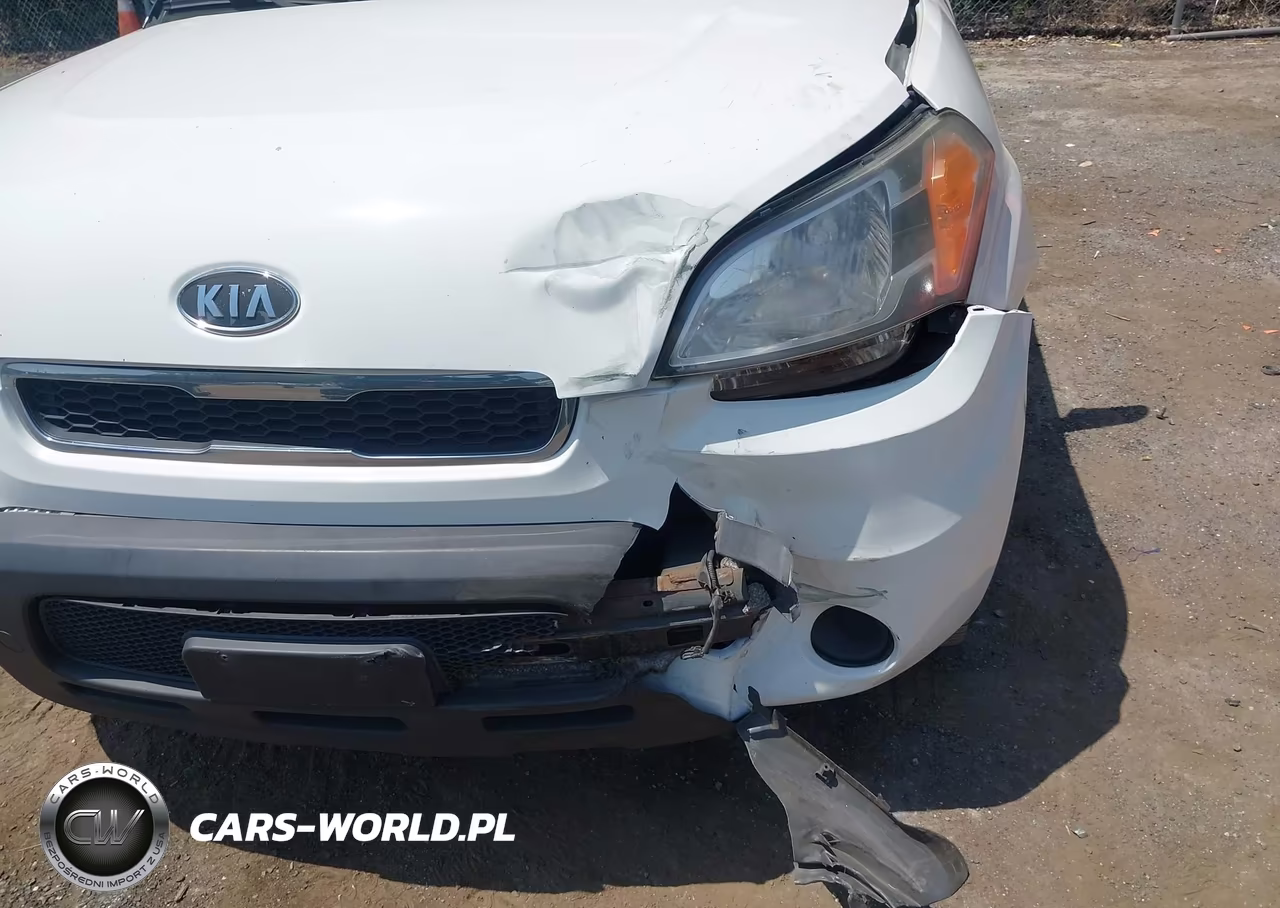 2011 Kia Soul + VIN:KNDJT2A2XB7710637 - 6