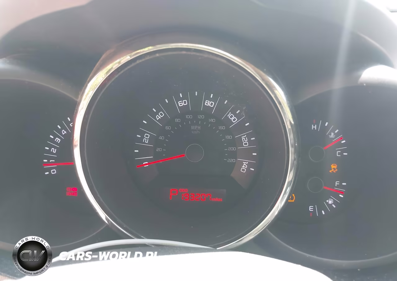 2011 Kia Soul + VIN:KNDJT2A2XB7710637 - 7