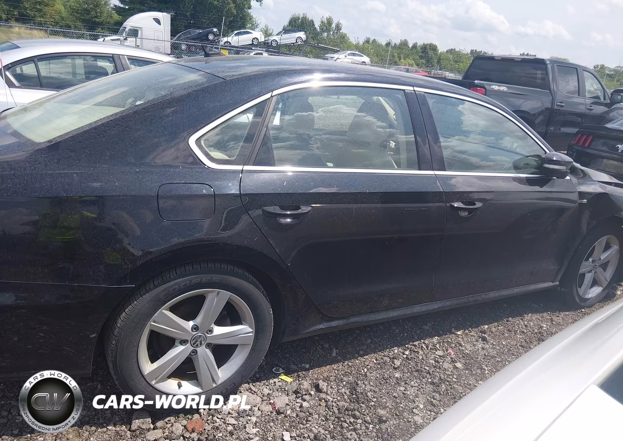 2015 Volkswagen Passat 1.8T Limited Edition VIN:1VWAS7A31FC112021 - 14
