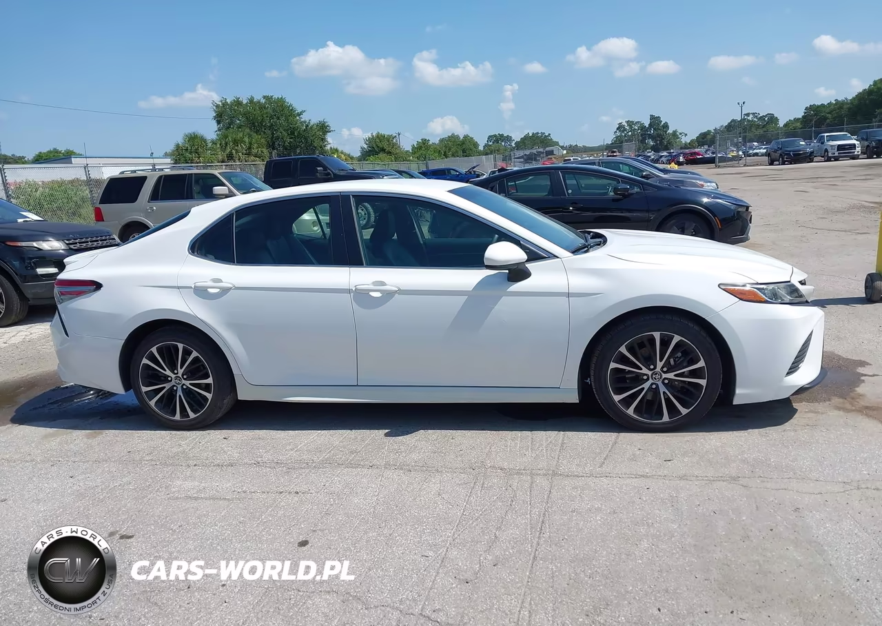 2018 Toyota Camry Se VIN:4T1B11HK6JU620830 - 13