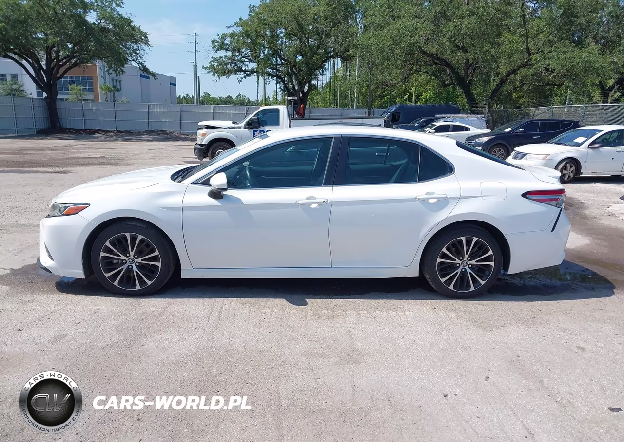 2018 Toyota Camry Se VIN:4T1B11HK6JU620830 - 14